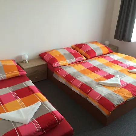 게스트하우스 Marcus - Rodinny Relax 200 M Od Penzionu Kometa, U Jezera S Grilem A Sdilenou Kuchyni Pasohlávky