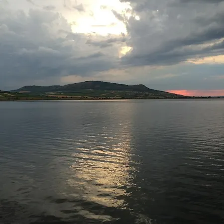 Marcus - Rodinny Relax 200 M Od Penzionu Kometa, U Jezera S Grilem A Sdilenou Kuchyni 게스트하우스