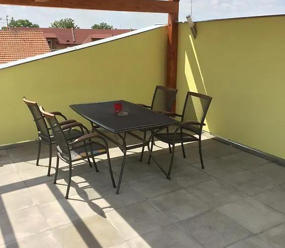 Marcus - Rodinny Relax 200 M Od Penzionu Kometa, U Jezera S Grilem A Sdilenou Kuchyni