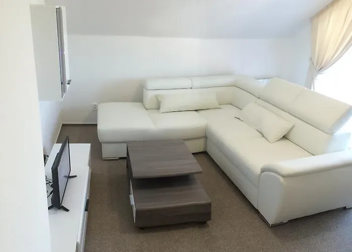 Marcus - Rodinny Relax 200 M Od Penzionu Kometa, U Jezera S Grilem A Sdilenou Kuchyni