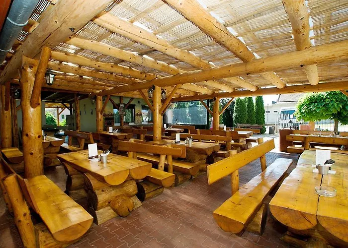 Marcus - Rodinny Relax 200 M Od Penzionu Kometa, U Jezera S Grilem A Sdilenou Kuchyni