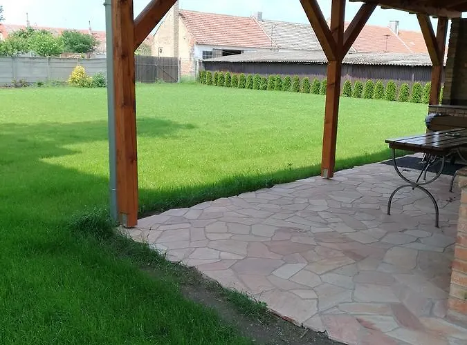 Marcus - Rodinny Relax 200 M Od Penzionu Kometa, U Jezera S Grilem A Sdilenou Kuchyni 4*