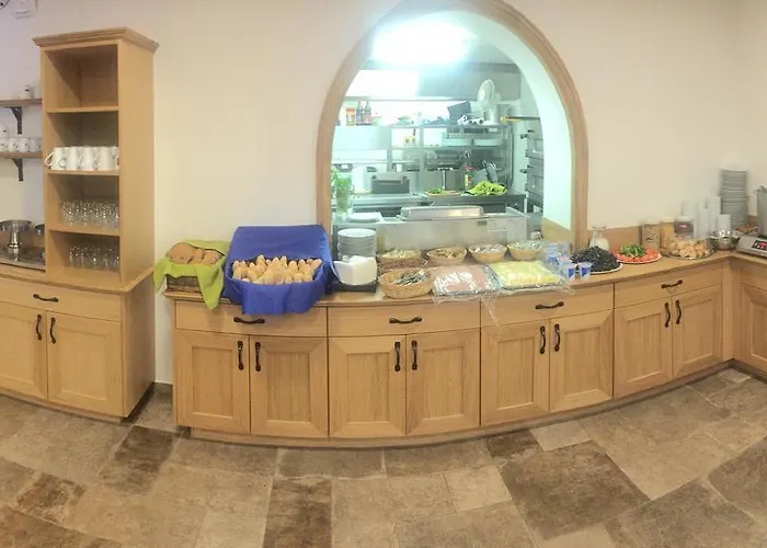 Marcus - Rodinny Relax 200 M Od Penzionu Kometa, U Jezera S Grilem A Sdilenou Kuchyni